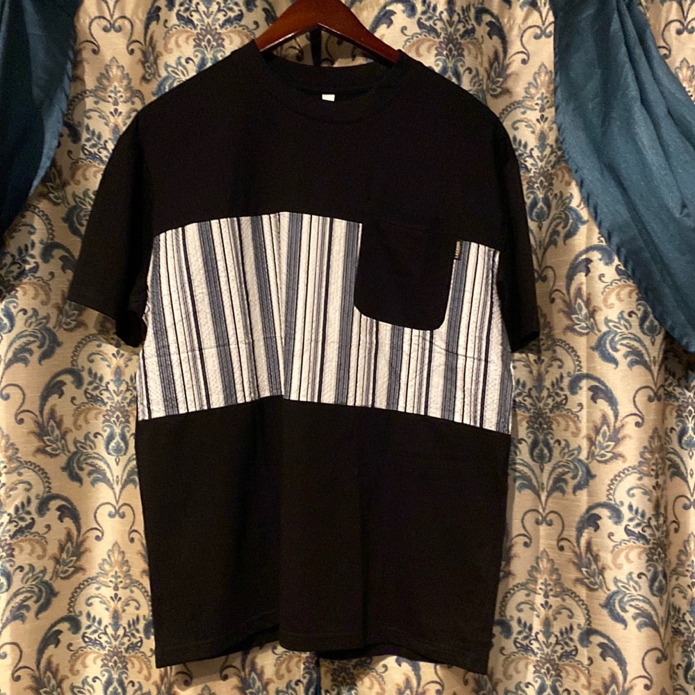 Men’s black T~ shirt 2XL but fits like a Large European cut